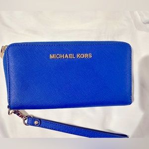 Michael Kors wristlet wallet